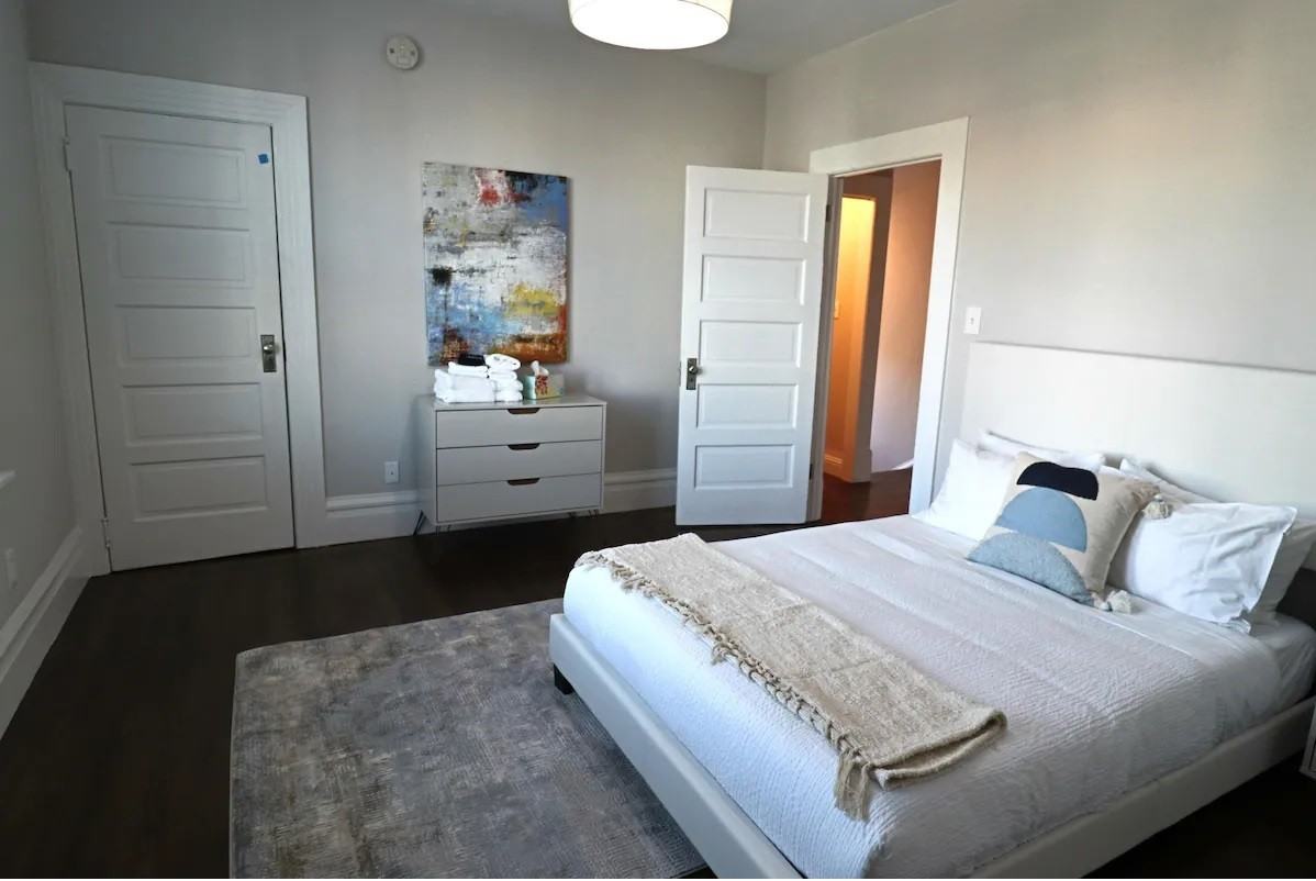 2207 E 21st St #NA - Photo 4 of 22