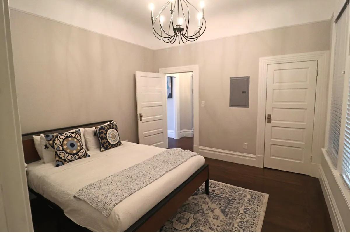 2207 E 21st St #NA - Photo 6 of 22