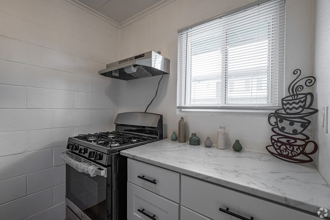 1220 Adams Ave #2 - Photo 2 of 23