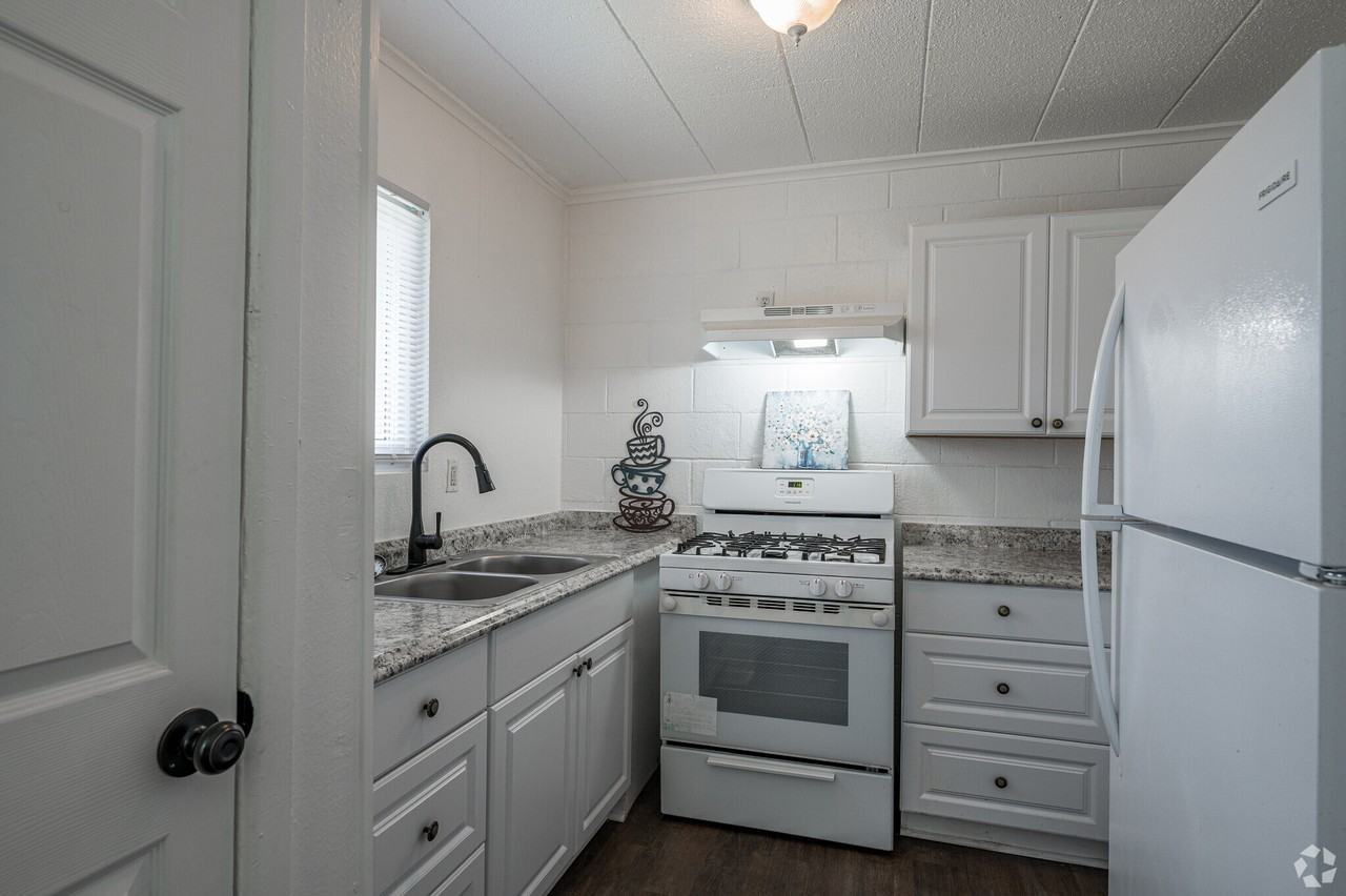 1220 Adams Ave #2 - Photo 3 of 23