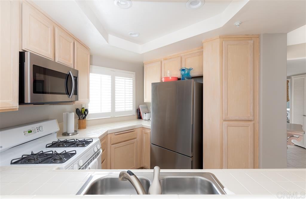 600 N The Strand #36 - Photo 5 of 13