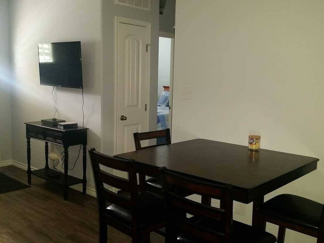 509 S Guadalupe St #E - Photo 3 of 8