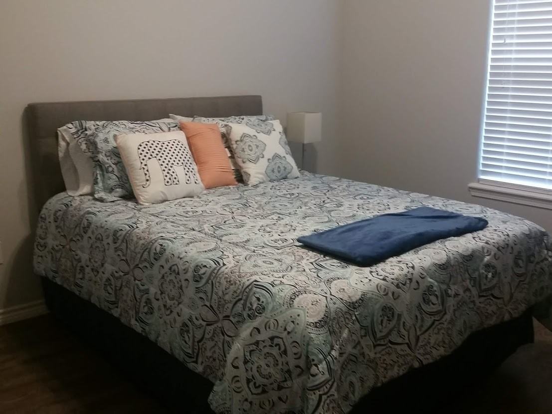 509 S Guadalupe St #E - Photo 6 of 8