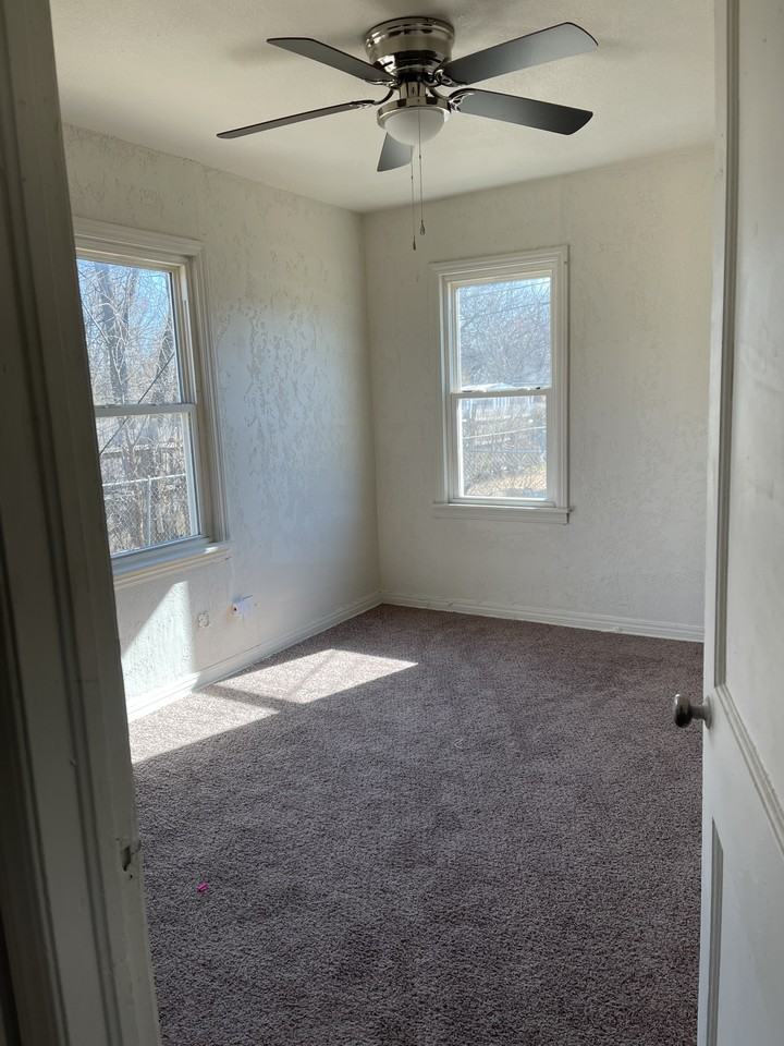 1818 Nw Floyd Ave #NA - Photo 2 of 5