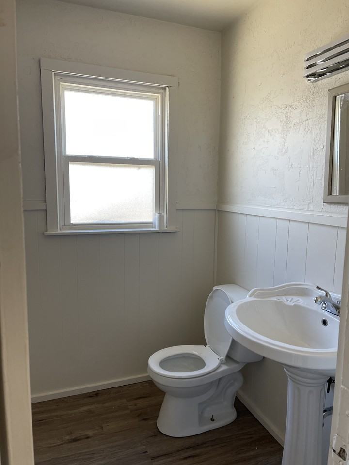 1818 Nw Floyd Ave #NA - Photo 3 of 5