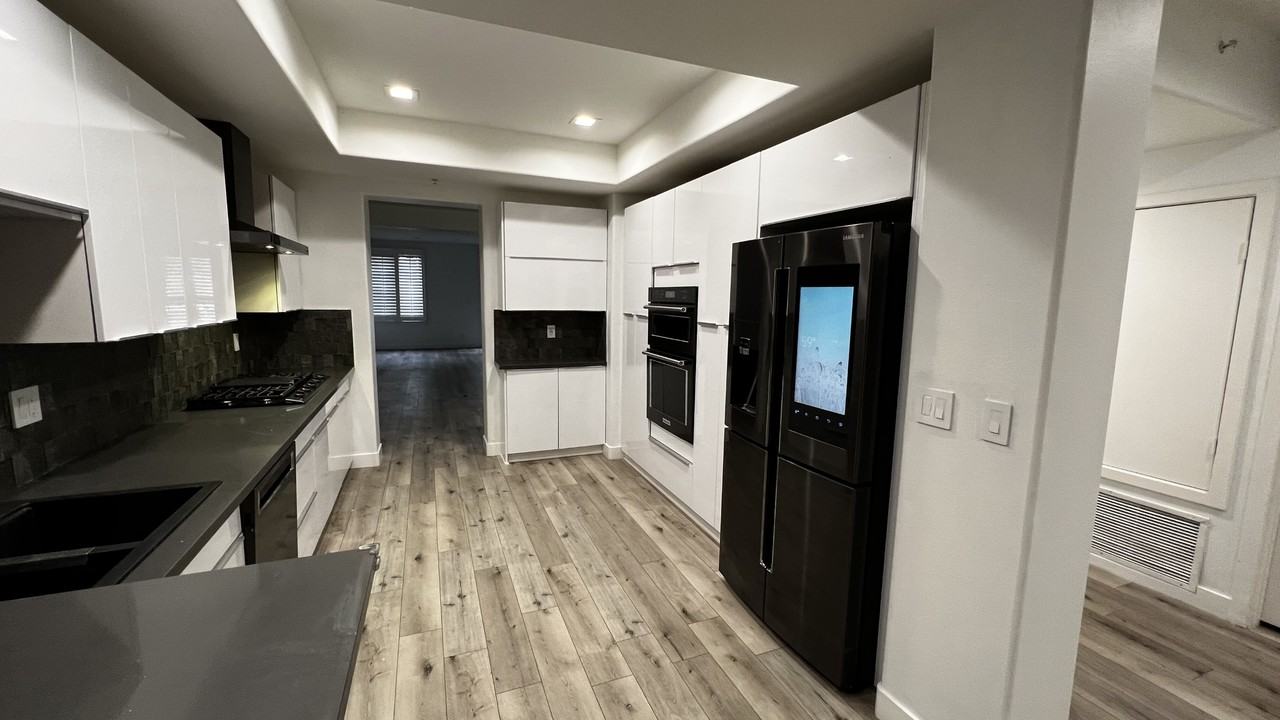 11740 W Sunset Blvd #15 - Photo 4 of 22