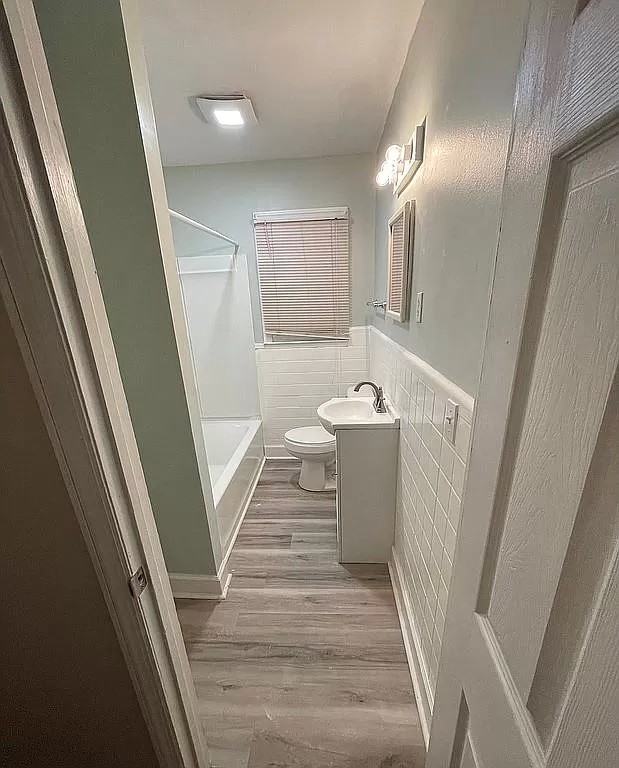 111 Carroll Ave W #NA - Photo 2 of 17