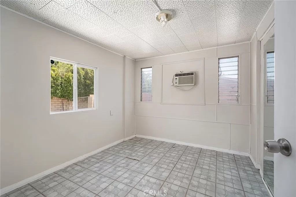 1500 E San Rafael Dr #NA - Photo 5 of 9