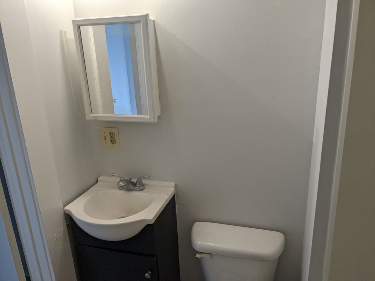 1047 Oakwood Ave #1047 - Photo 2 of 11