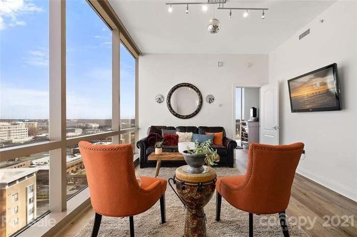 315 Arlington Ave #1401 - Photo 3 of 43