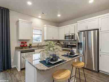 856 Ne Larkspur Ave #1 - Photo 4 of 16