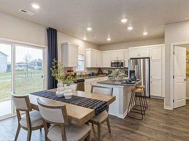 856 Ne Larkspur Ave #1 - Photo 5 of 16