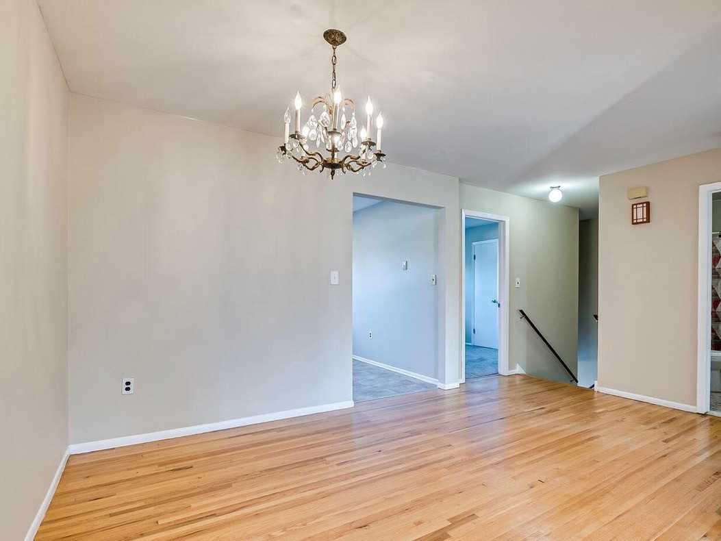 208 Silver Ct #NA - Photo 3 of 14