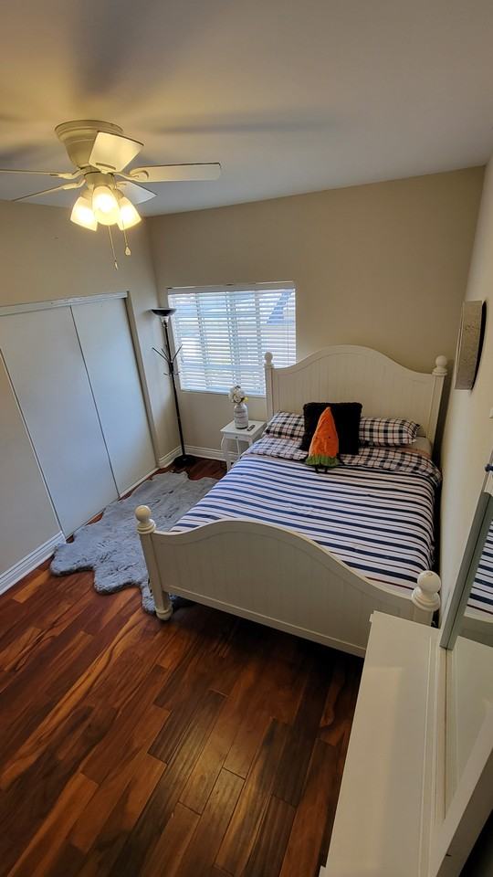 1236 E 9th St #NA - Photo 2 of 12