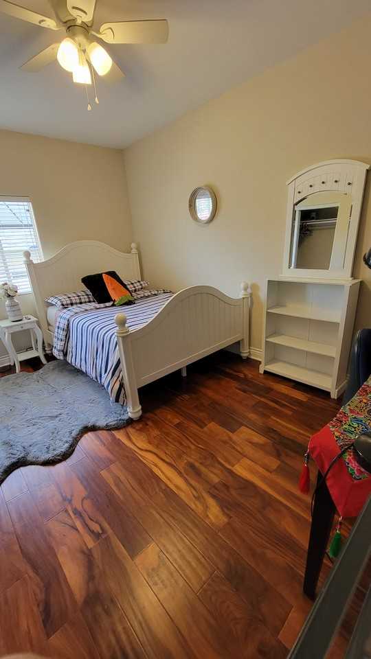 1236 E 9th St #NA - Photo 4 of 12