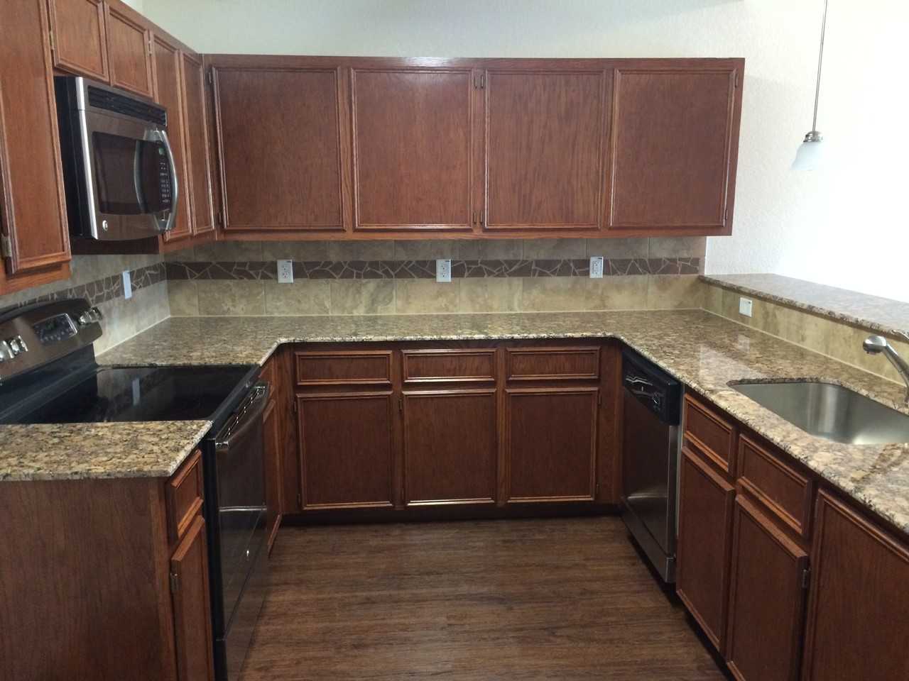 4700 Waterproof - Photo 2 of 23