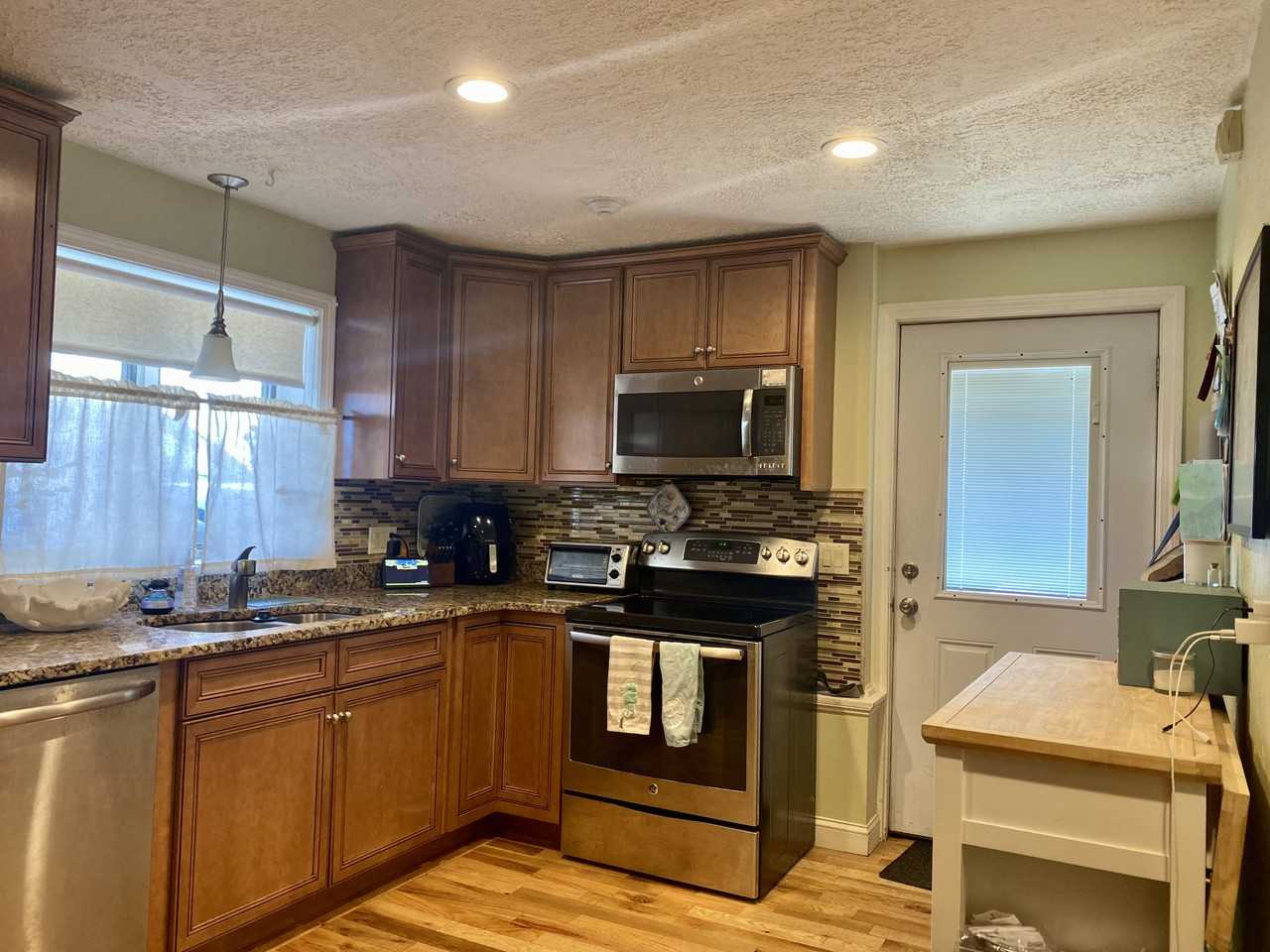 7 Shea St #A - Photo 3 of 19