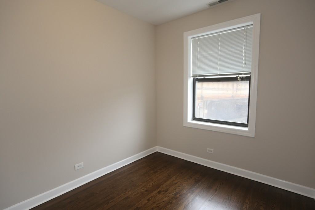 4655 N Lincoln Ave #4655-2 - Photo 5 of 16