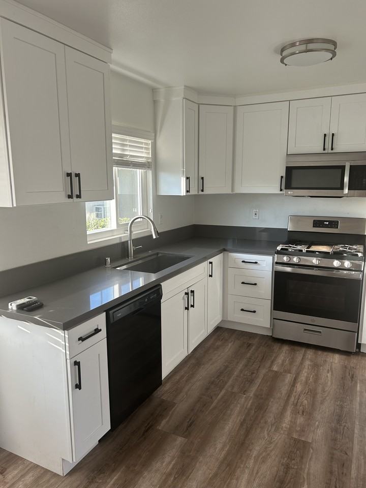 1739 W Francis Dr - Photo 2 of 8