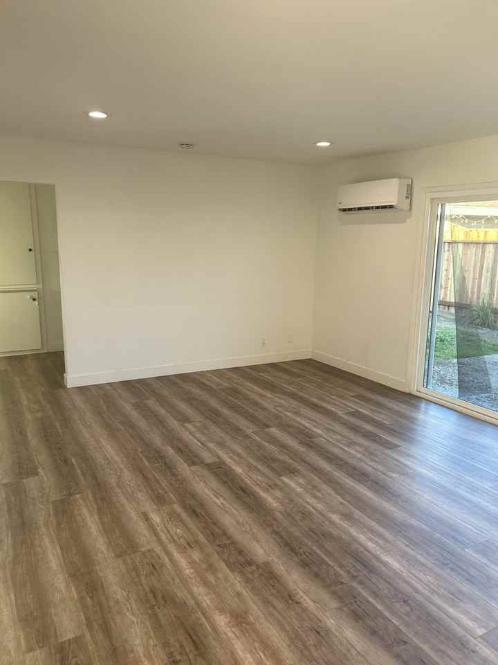 1739 W Francis Dr - Photo 3 of 8