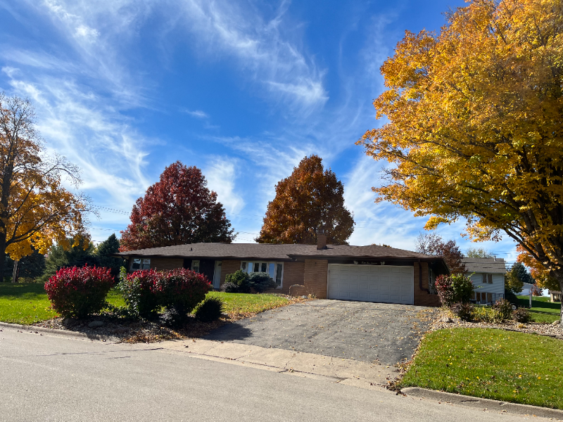 2317 Maplewood Dr - Photo 2 of 21