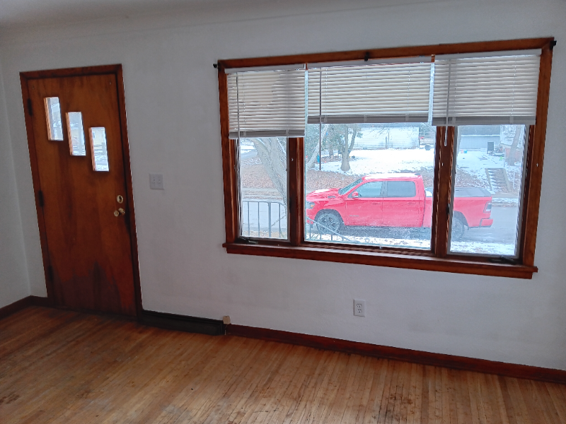 640 N Summit St - Photo 6 of 23