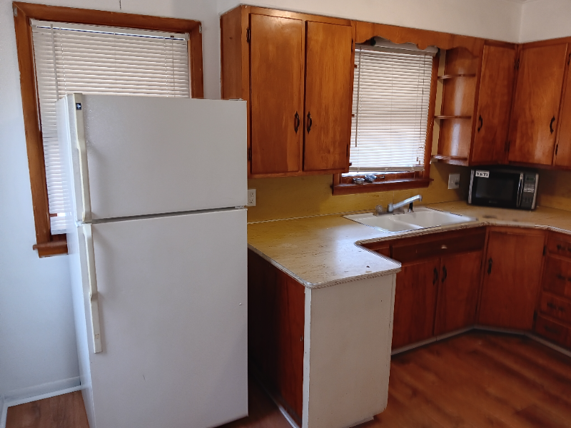 640 N Summit St - Photo 7 of 23