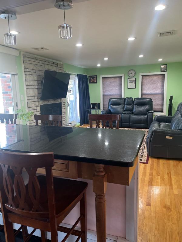 653 Grove Ave - Photo 5 of 37