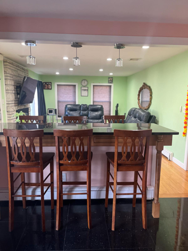 653 Grove Ave - Photo 7 of 37