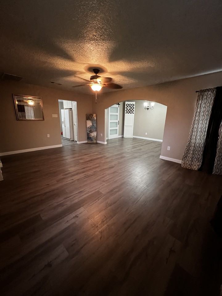 6924 Longview St #NA - Photo 3 of 12