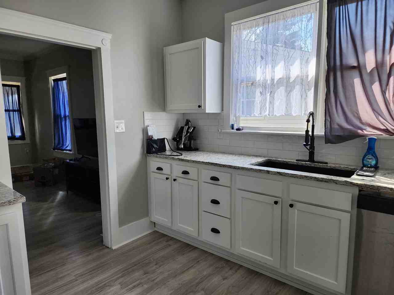 1115 E 8th St #NA - Photo 4 of 19