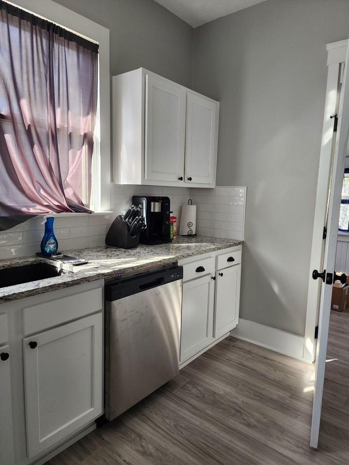 1115 E 8th St #NA - Photo 5 of 19