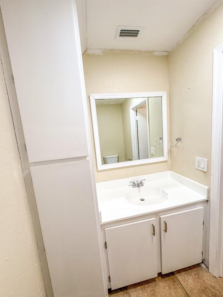 1827 N Congress Ave #1827 - Photo 7 of 18