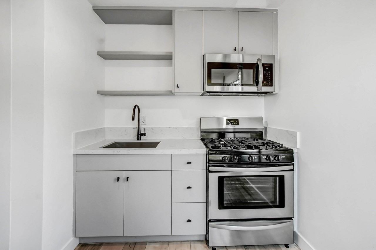 Thistle - Photo 4 of 88