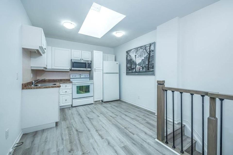 584 Northcliffe Boulevard