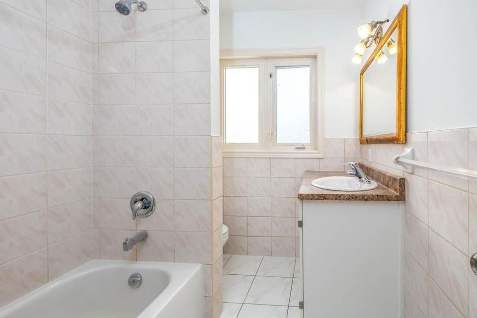 584 Northcliffe Boulevard - Photo 9