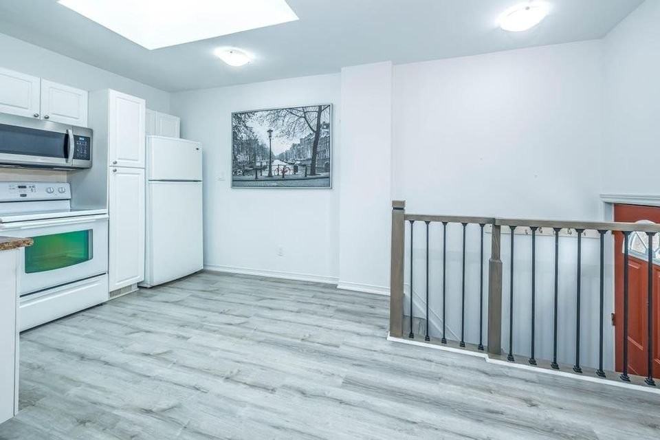 584 Northcliffe Boulevard - Photo 3
