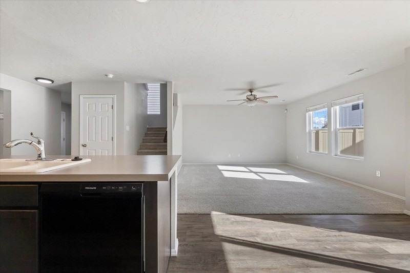 2406 Dorset Ct - Photo 6 of 34