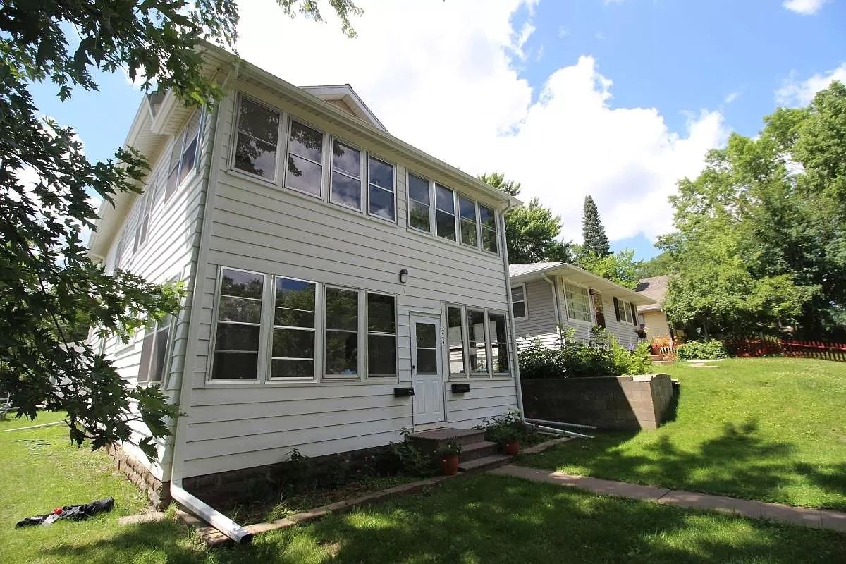 3242 Hayes St Ne #2 - Photo 3 of 17