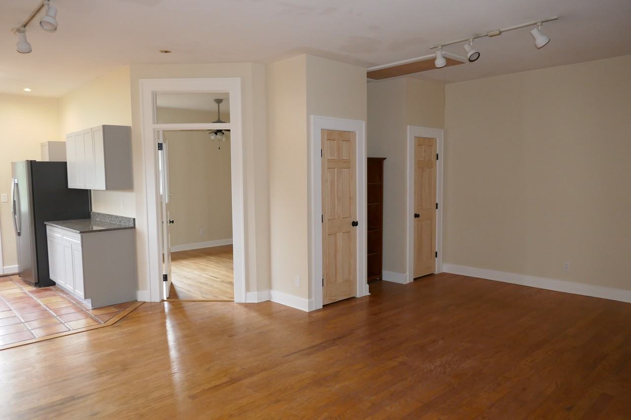 145 S Columbia Dr #B - Photo 3 of 18