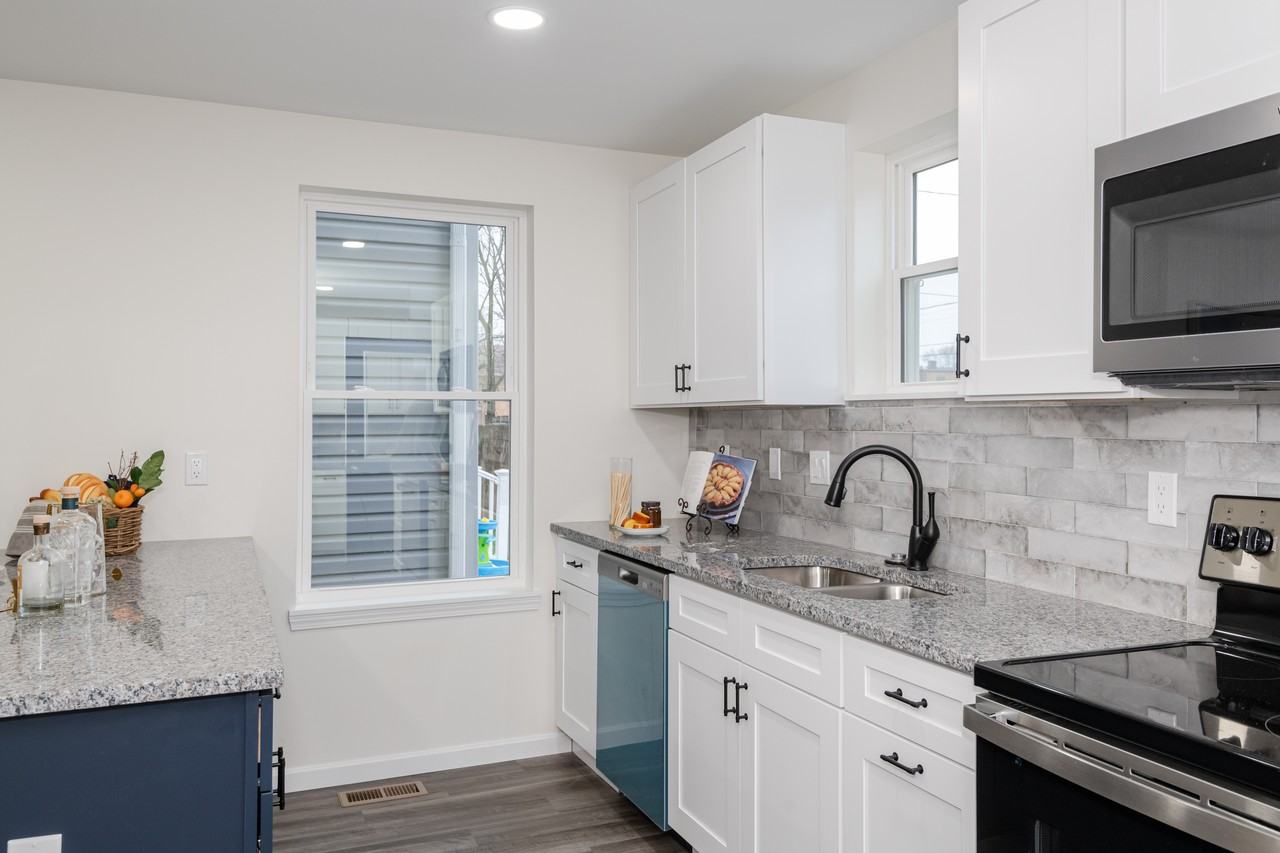 318 E Lincoln St #318 - Photo 2 of 26