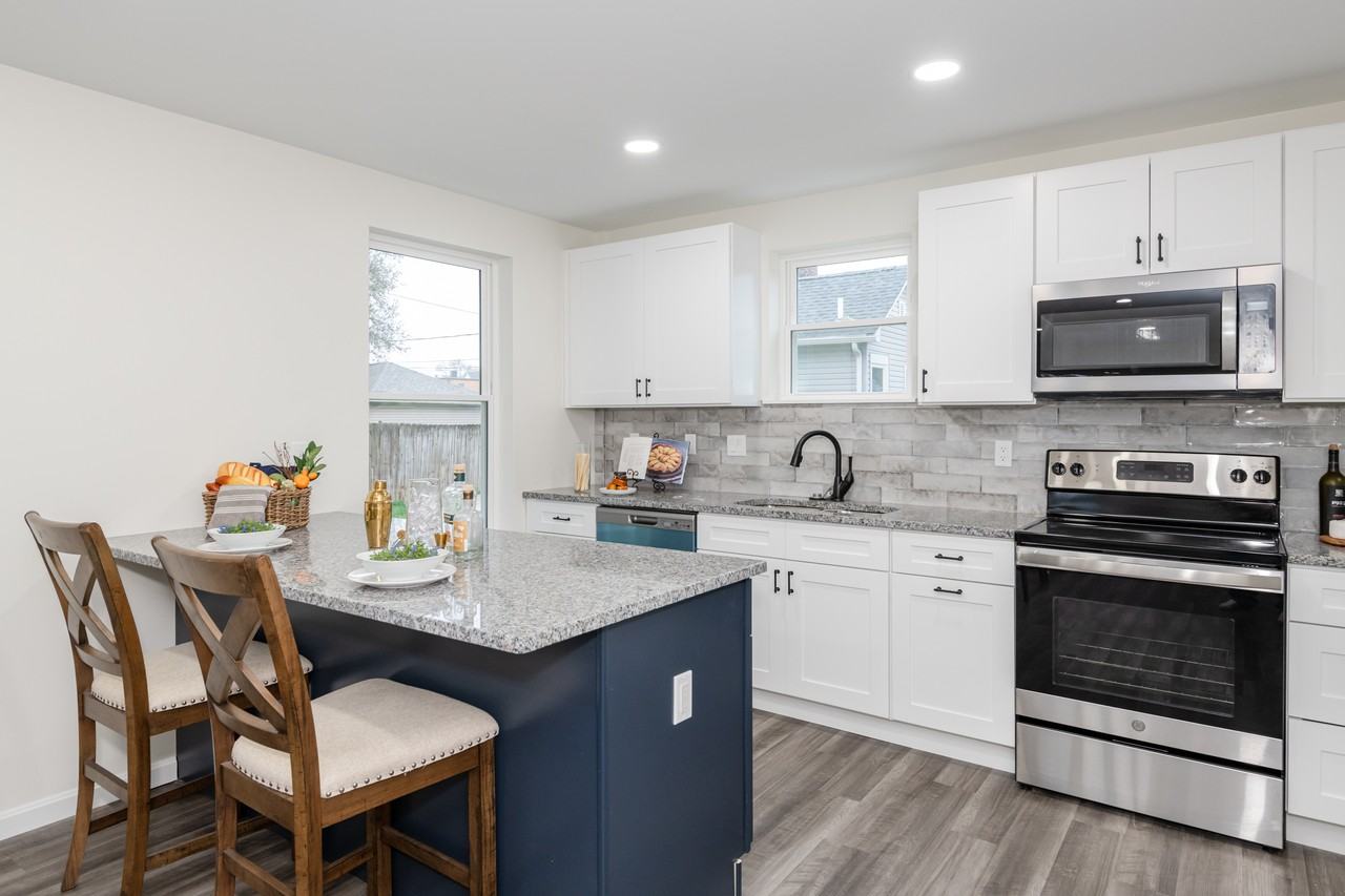 318 E Lincoln St #318 - Photo 3 of 26