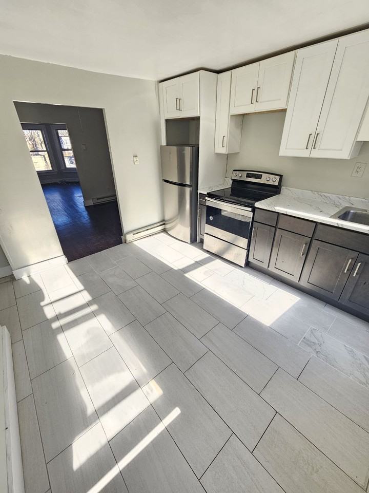 177 Renwick St #3 - Photo 2 of 9