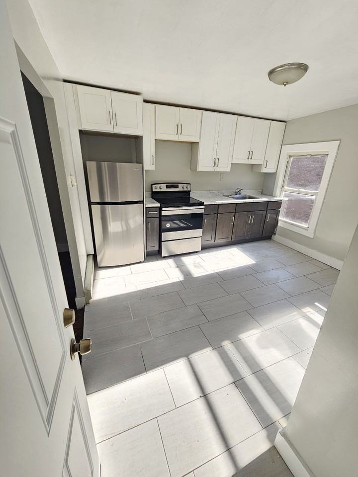 177 Renwick St #3 - Photo 3 of 9