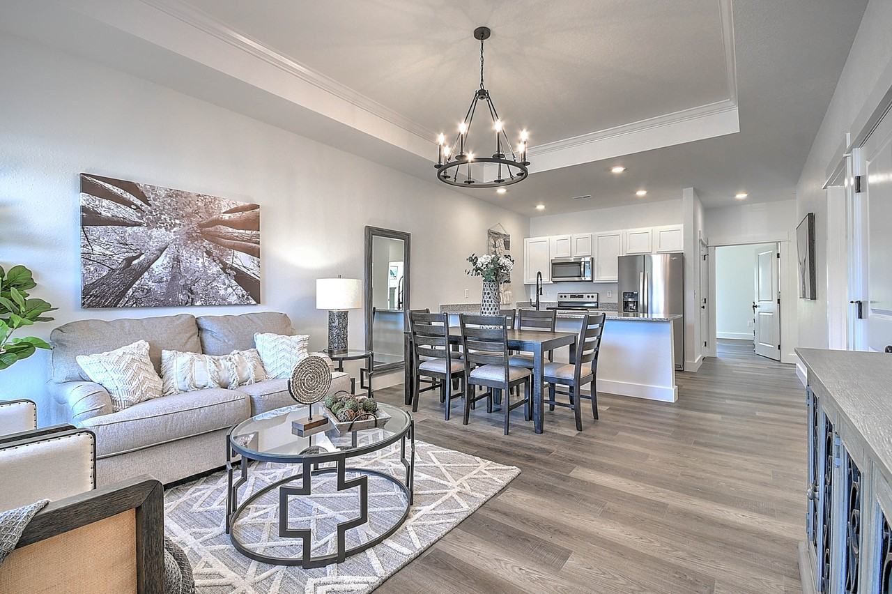 915 Suncrest Dr #0 - Photo 2 of 17