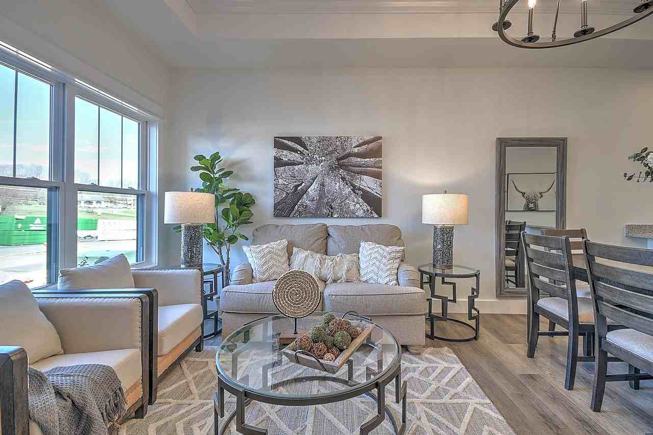 915 Suncrest Dr #0 - Photo 3 of 17