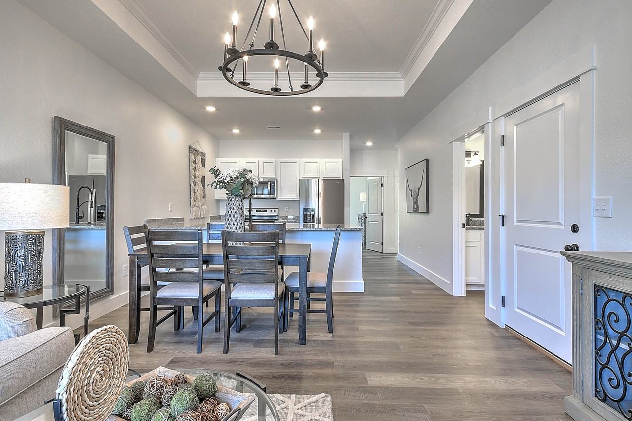 915 Suncrest Dr #0 - Photo 4 of 17