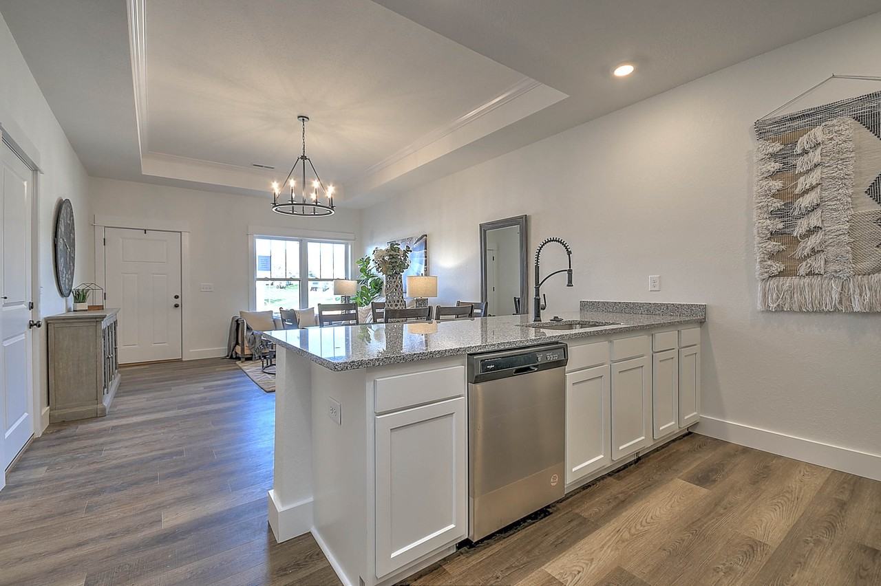 915 Suncrest Dr #0 - Photo 5 of 17