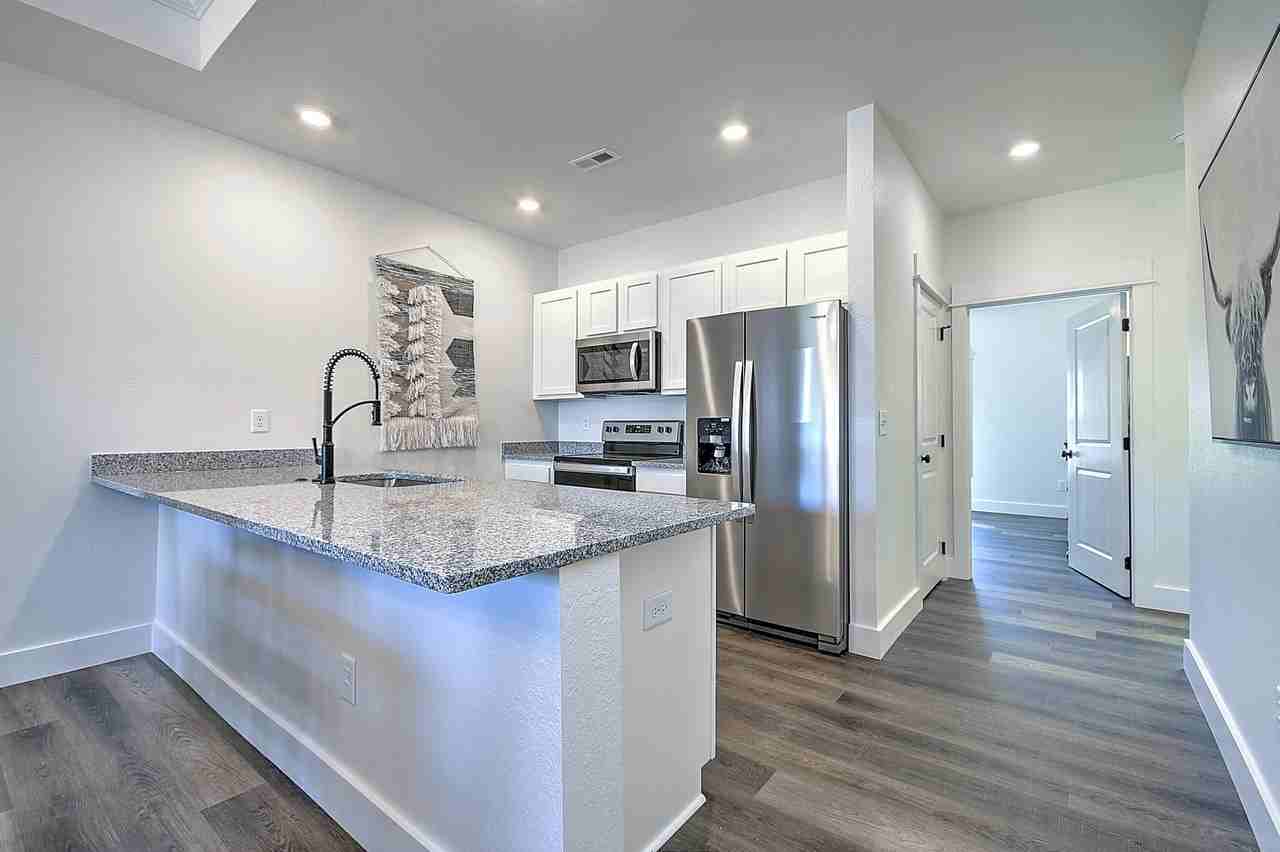 915 Suncrest Dr #0 - Photo 6 of 17