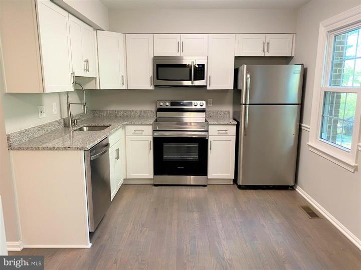 5054 Head Ct #5054 - Photo 3 of 25